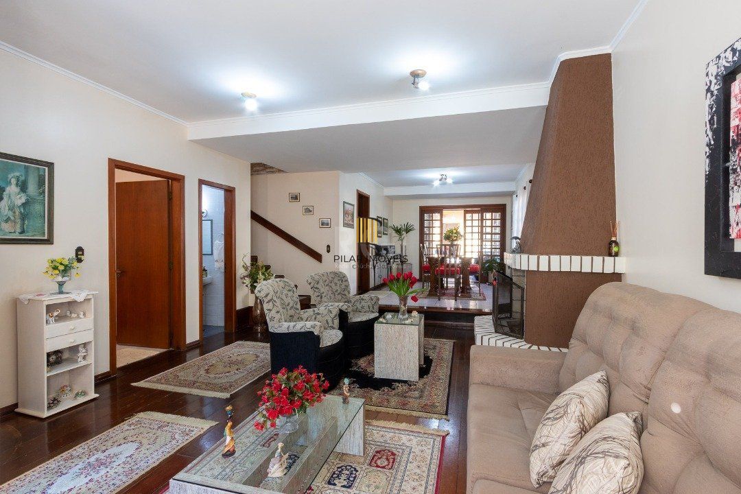 Casa com piscina para Venda , 4 quartos, sendo 1 suite, 3 vagas