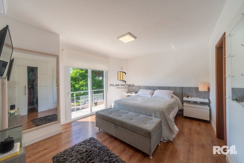 Casa, totalmente mobiliada, 3 dormitórios, 1 uma suíte com closet e sacada