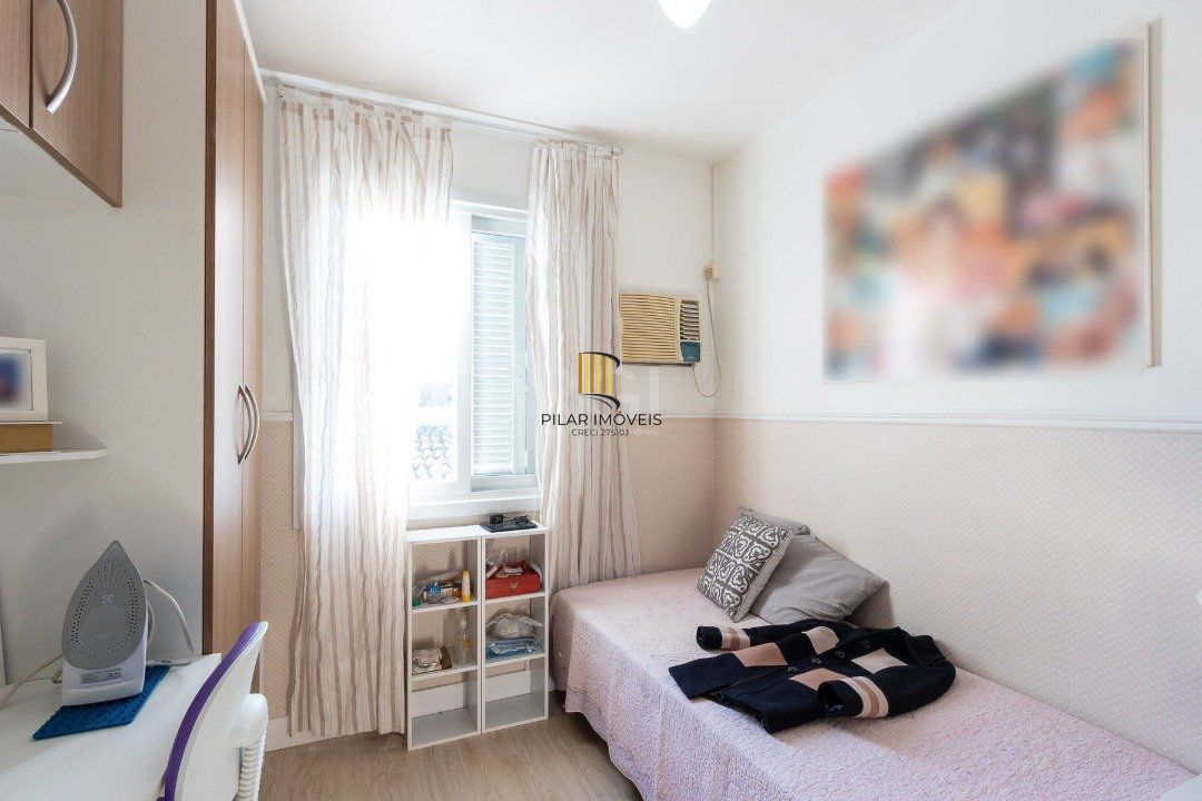 Casa Condominio para Venda - 240m², 4 dormitórios, sendo 1 suites, 2 vagas - Ipanema