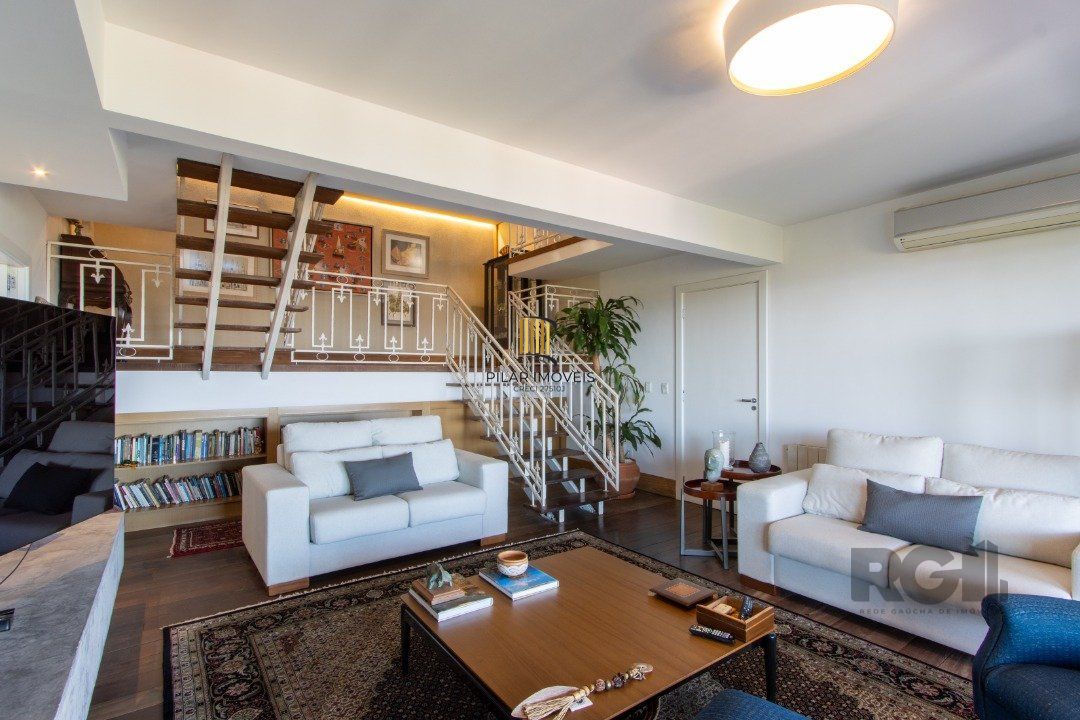 Casa deslumbrante vista do Guaiba, 3 dormitórios, sendo 1 suite master com closet e banheira de hidro com vista para o rio