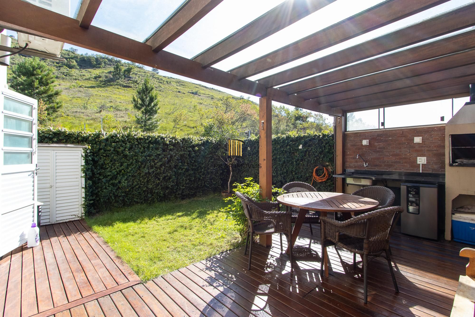 Casa condomínio | 3 dormitórios | 1 Suíte | 240,82 Privativos | 2 Vagas | Bairro Teresópolis