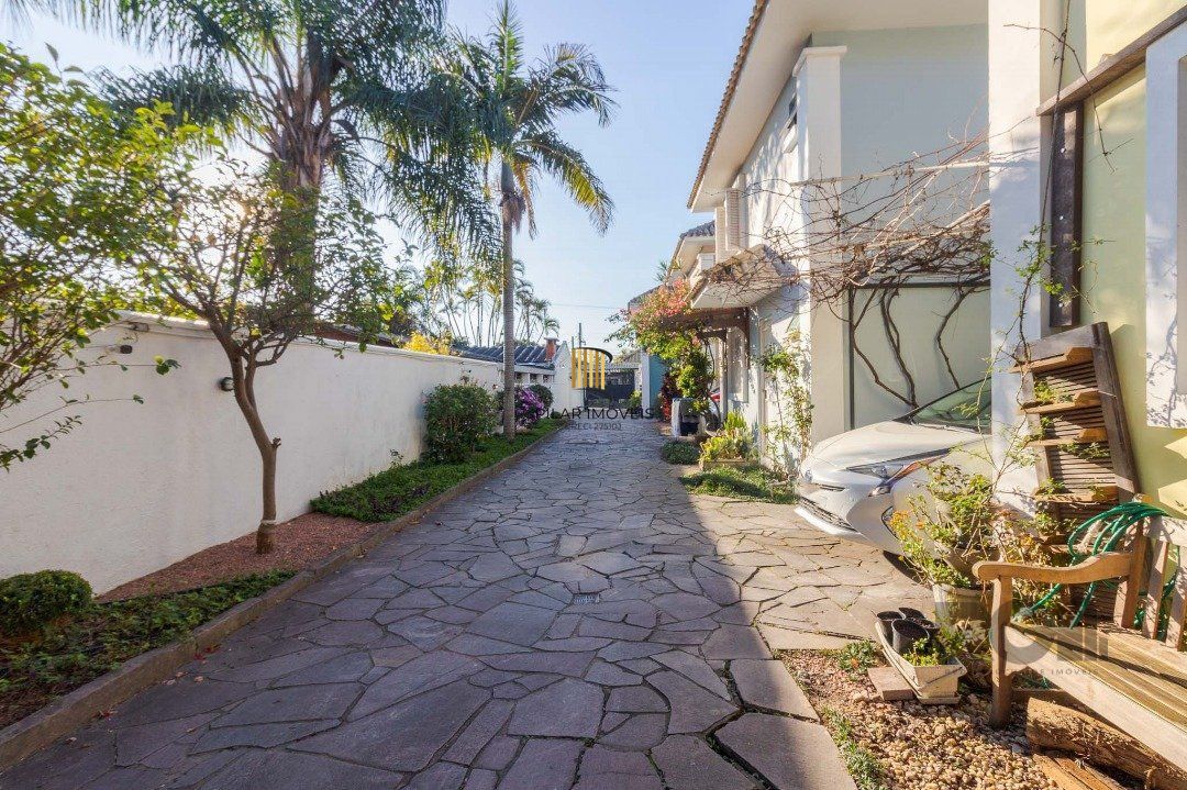 Casa em condomínio, 3 quartos, 1 suite, lareira, churrasqueira, 1 vaga - Bairro Tristeza