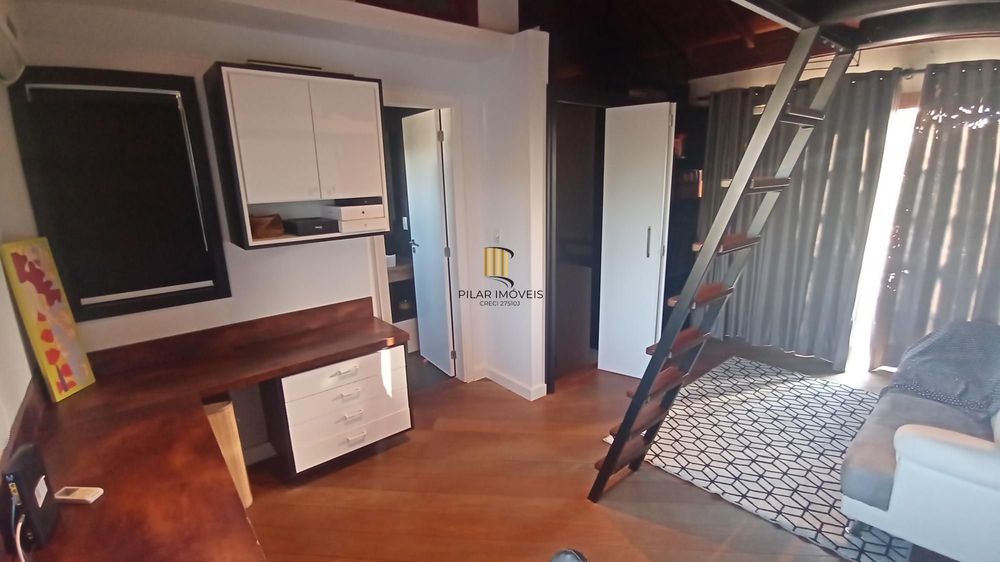 Casa de Condomínio com 3 Suítes, no bairro Tristeza