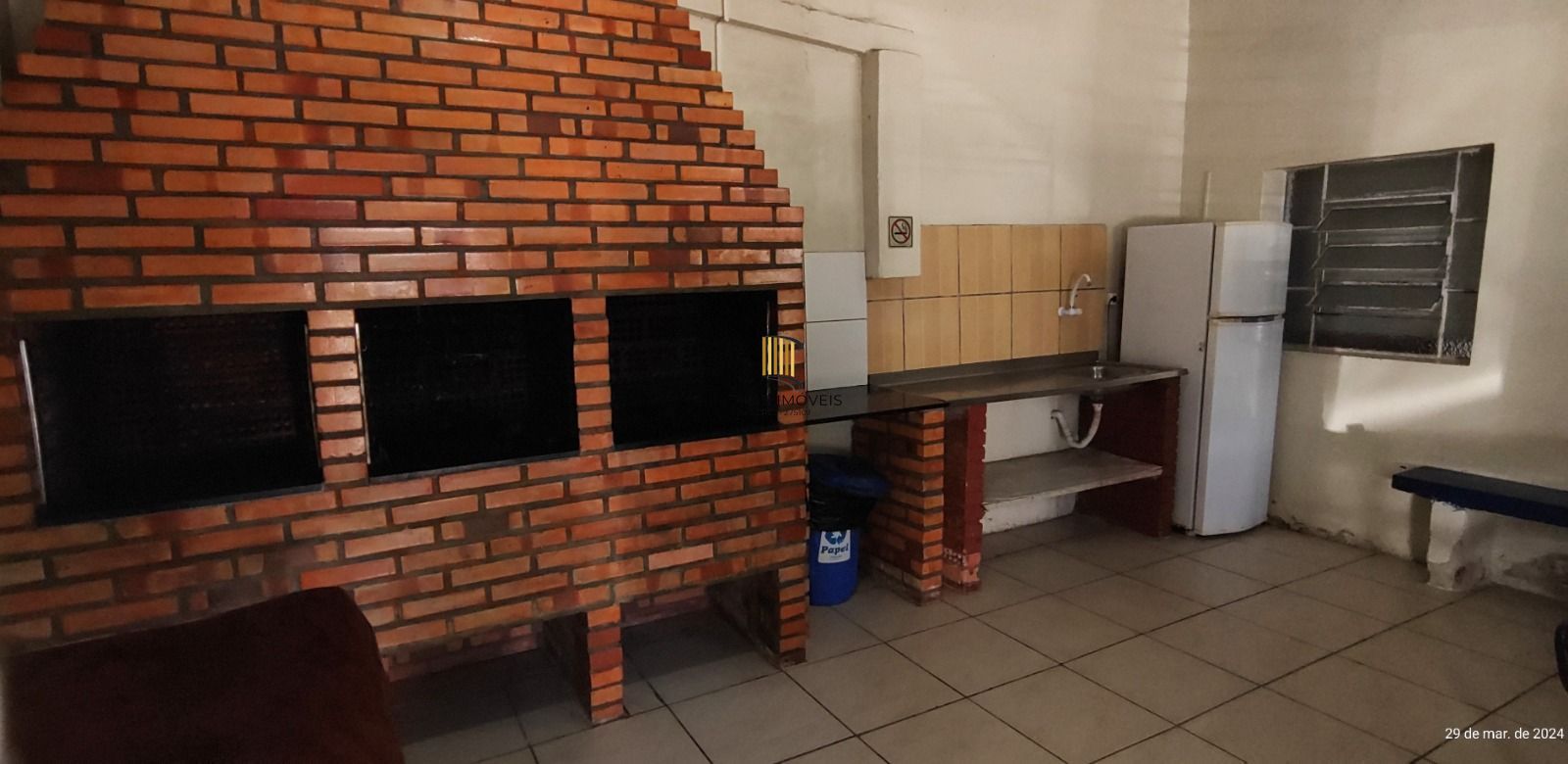 Apartamento de 1 dormitório, living, cozinha planejada, banheiro social.