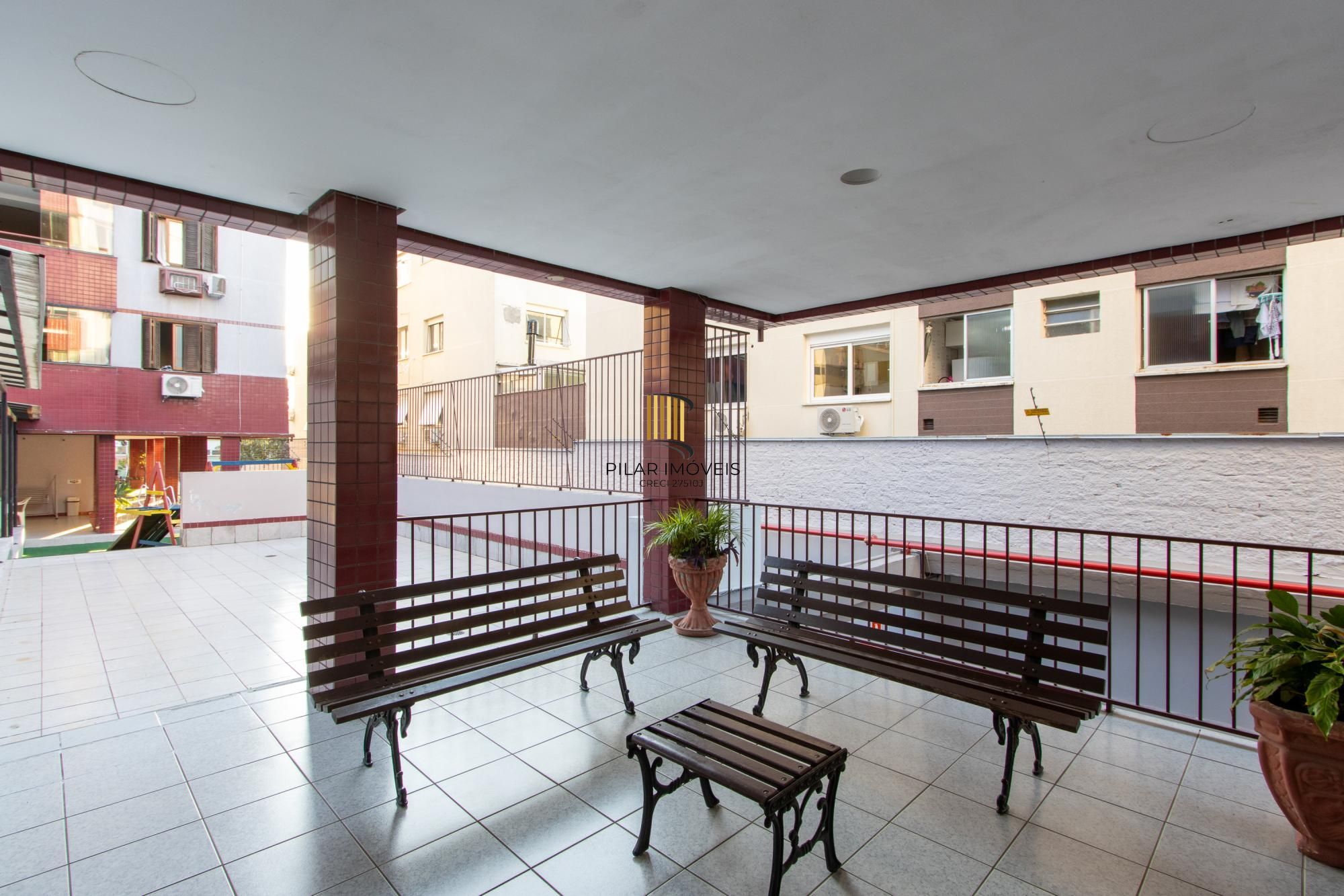 COBERTURA 2 QUARTOS, 2 VAGAS INDIVIDUAIS ESCRITURADAS, ELEVADOR - BAIRRO SANTO ANTONIO