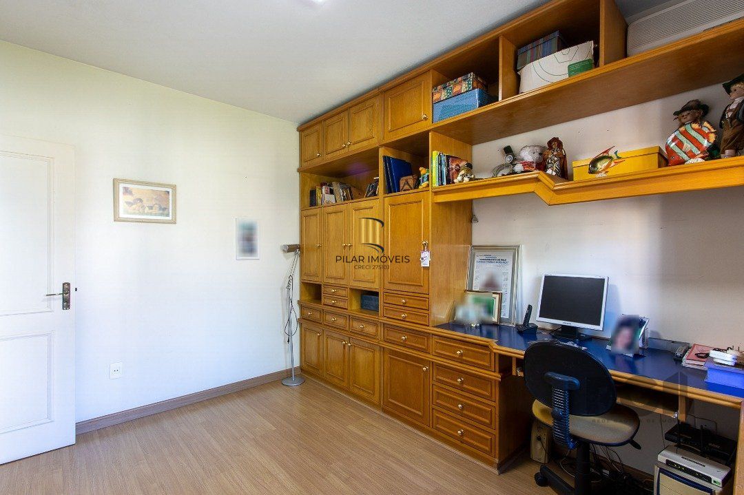 Casa tipo sobrado, com 3 dormitórios em Canoas