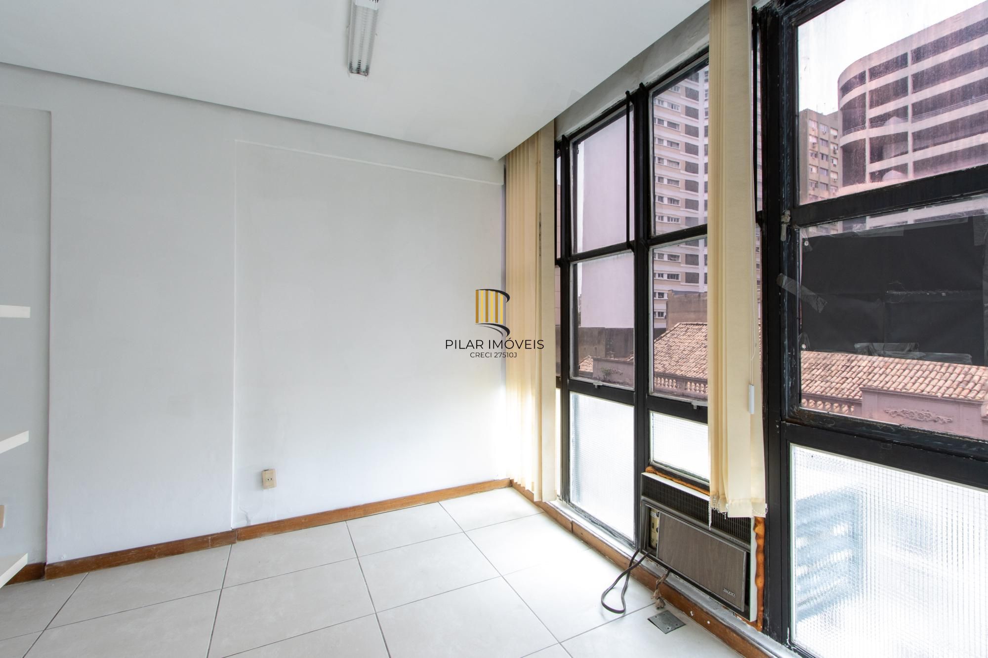 Sala comercial no Edifício Uarumã.