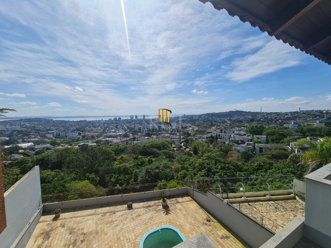 Casa para Venda - 464m², 5 dormitórios, sendo 4 suites, 4 vagas - Nonoai