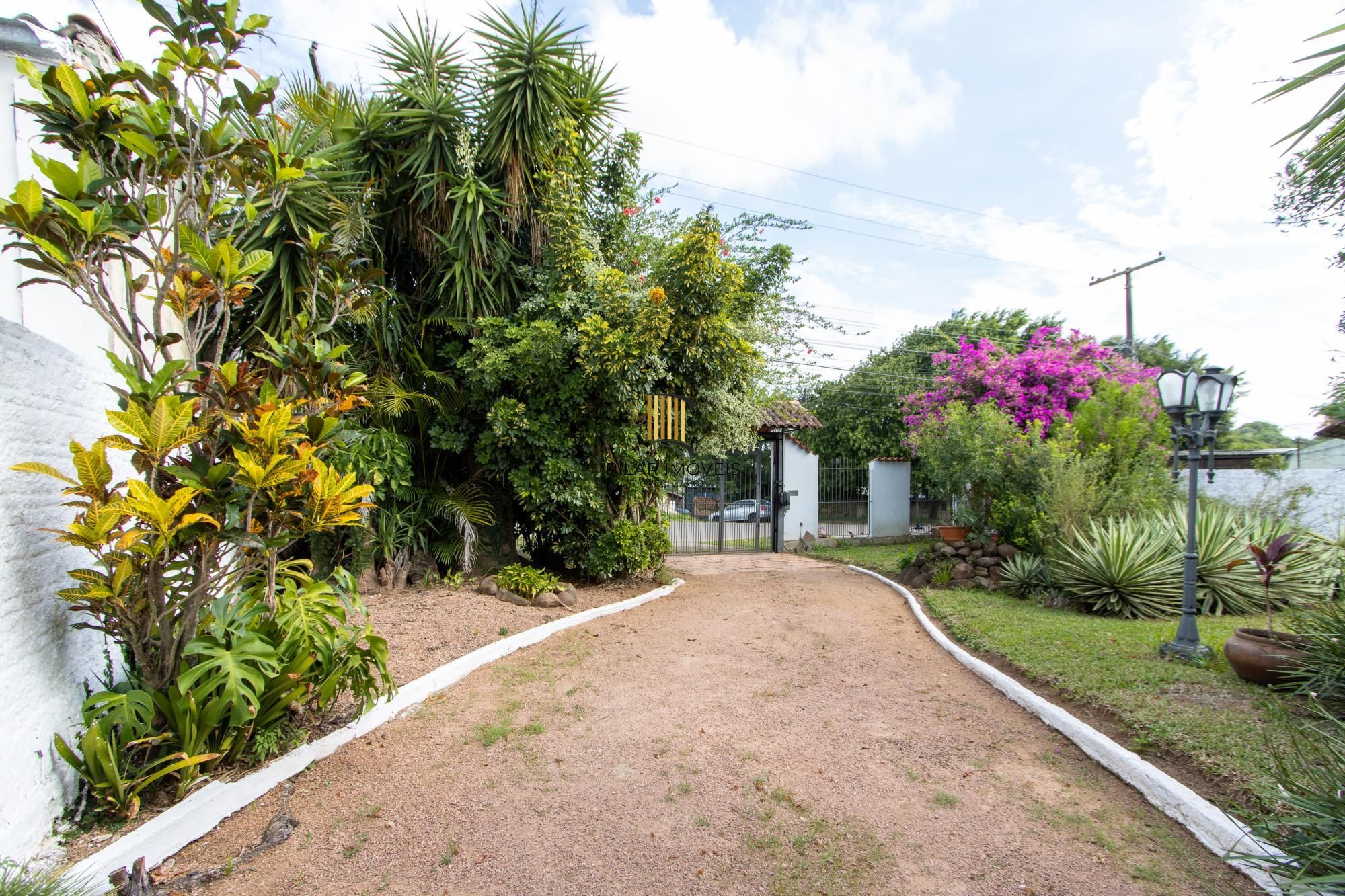 Casa em Vila Nova, Porto Alegre! Com 160m² de área privativa e um total de 899m²