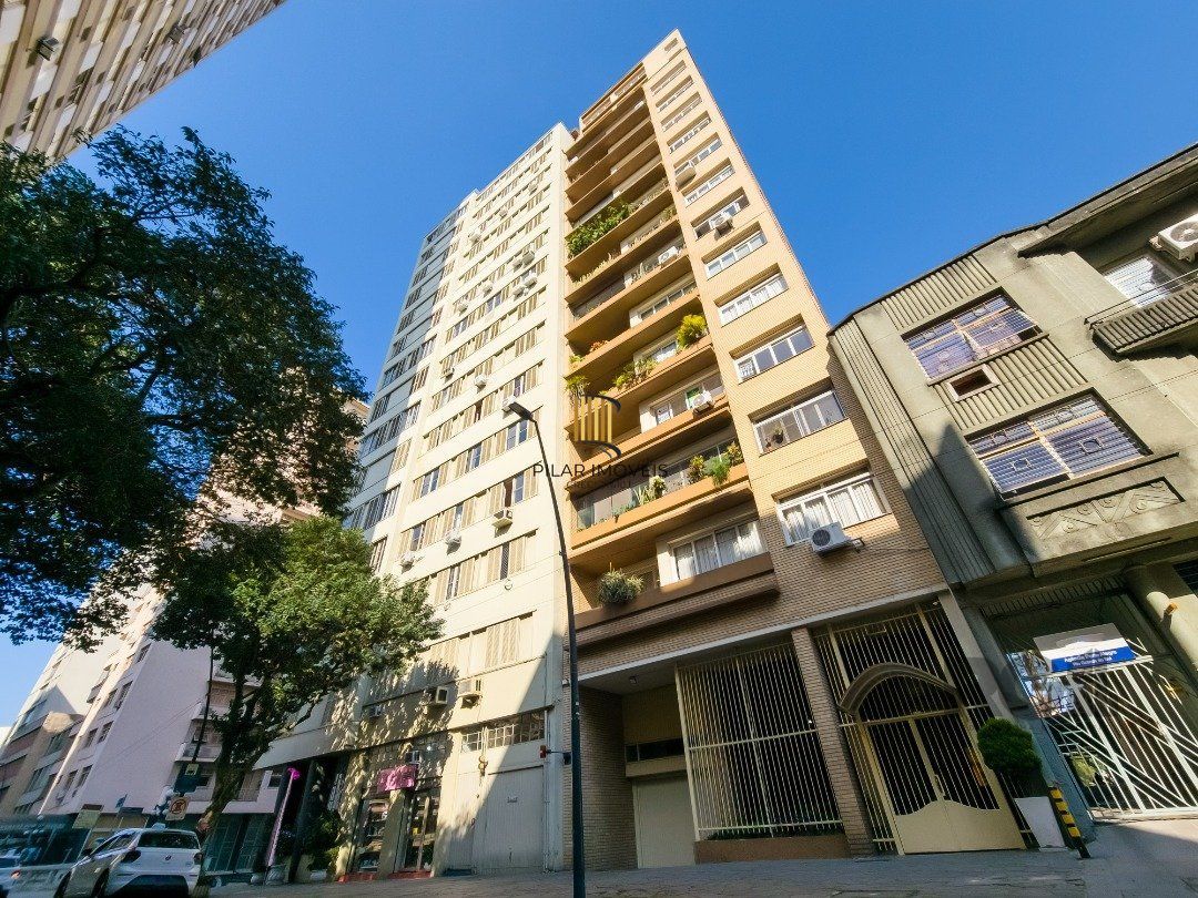 Apartamento, 3 quartos, 1 suite, dependência de empregada, elevador - Centro Histórico - Porto Alegre