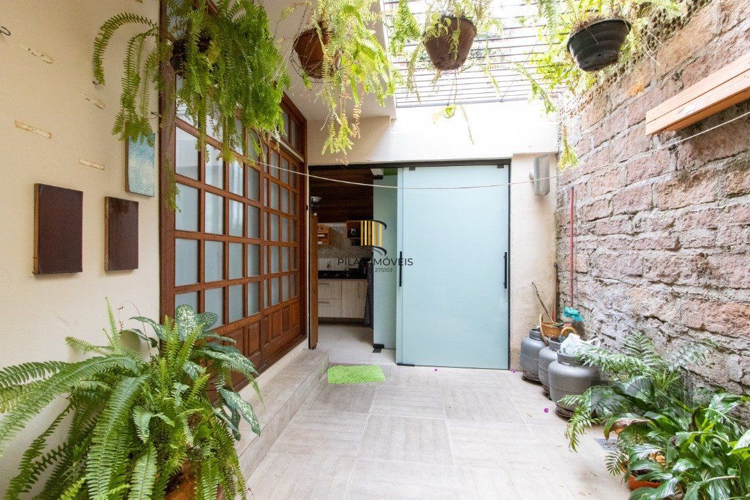 Casa em condomínio, 135m² privativos, 3 quartos, 2 vagas - Bairro Glória