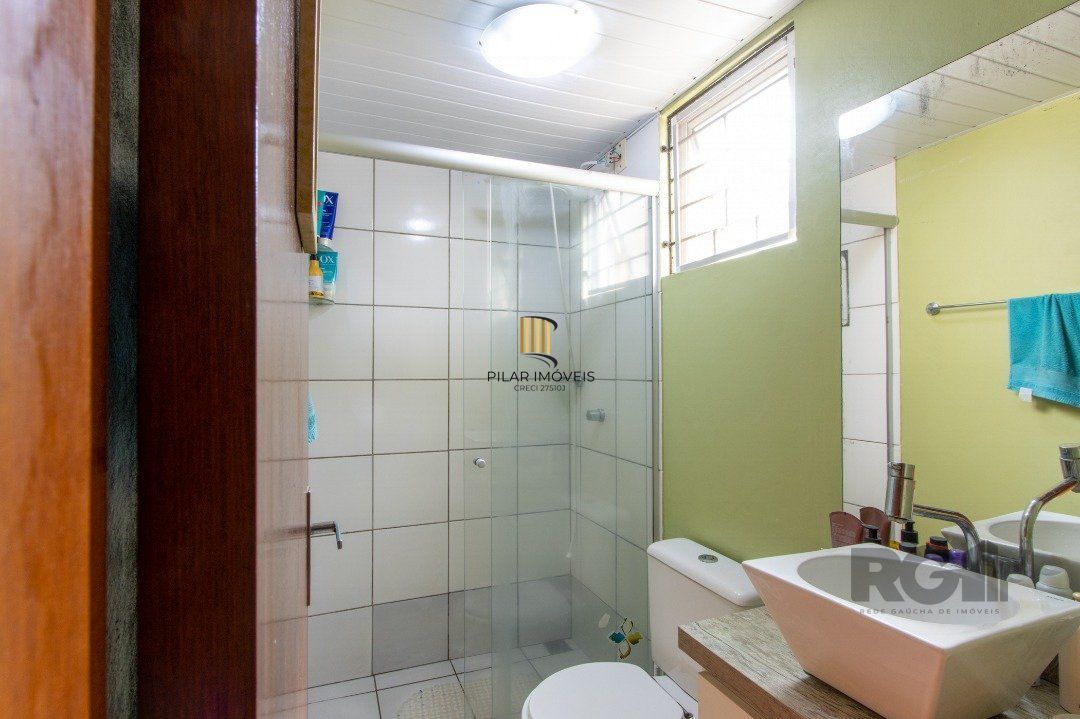 Apartamento semimobiliado com 2 dormitórios, banheiro social e 1vaga rotativa