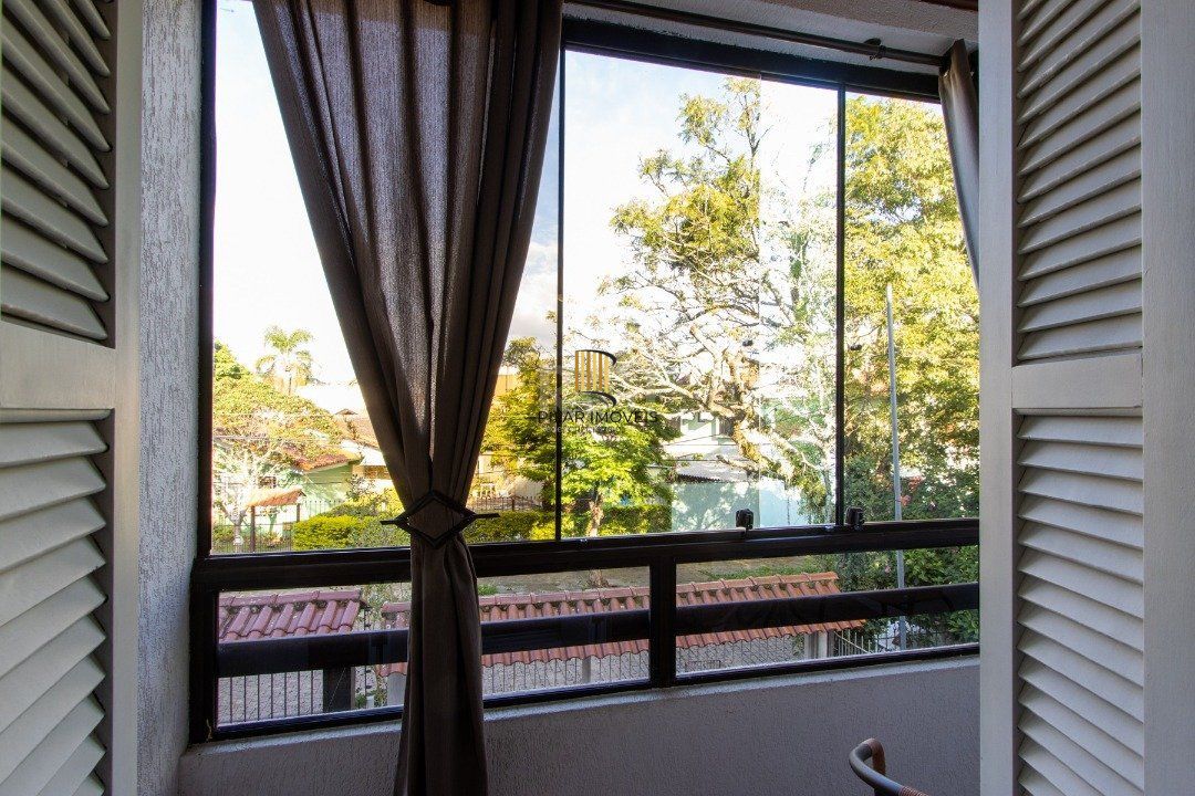 Casa 3 dormitórios no bairro Guarujá