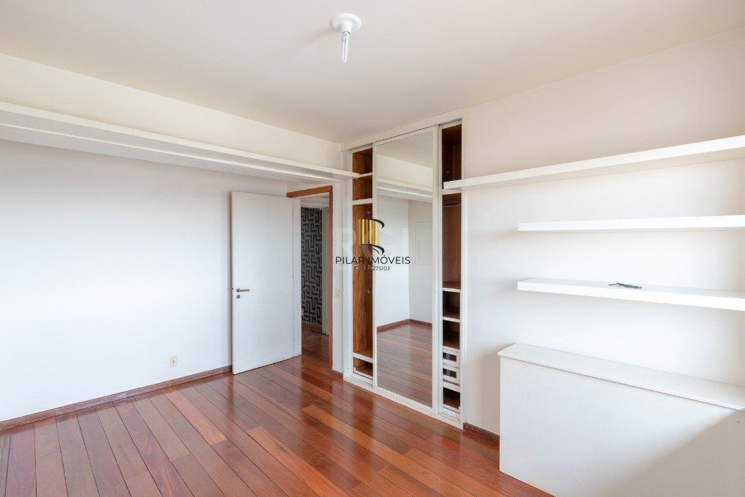Cobertura para Venda - 302m², 4 dormitórios, sendo 1 suites, 3 vagas - Menino Deus