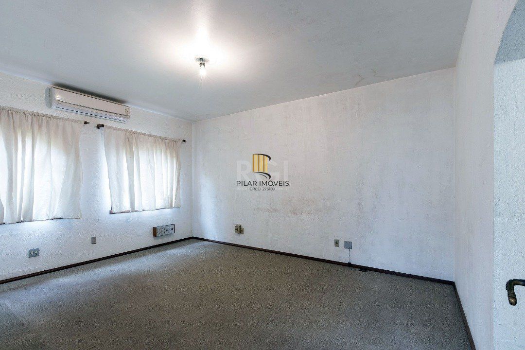 Casa para Venda - 430m², 4 dormitórios, sendo 1 suites, 5 vagas - Cristal