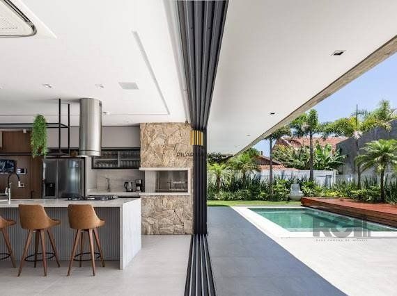 Casa 5 dormitórios no bairro Atlântida