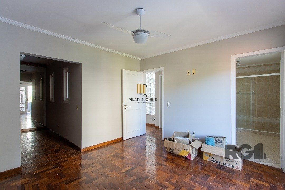BELO SOBRADO, 3 QUARTOS, 1 SUITE, PISCINA, 320m² PRIVATIVOS - TRISTEZA