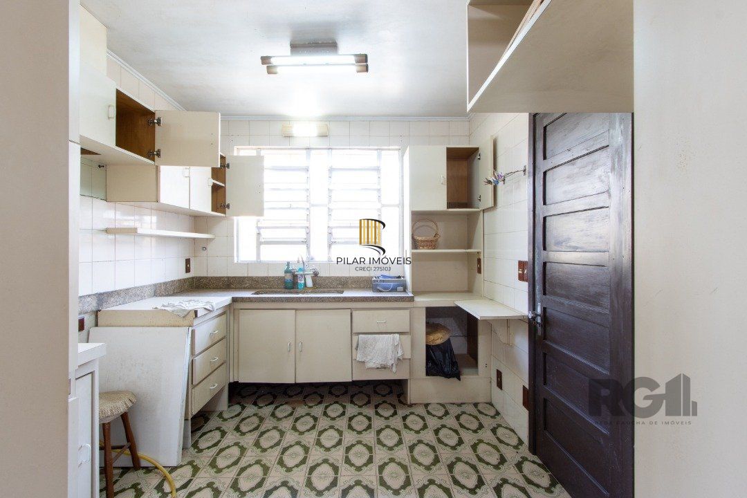 Casa para Venda - 72.6m², 4 dormitórios, sendo 1 suites, 6 vagas - Camaquã