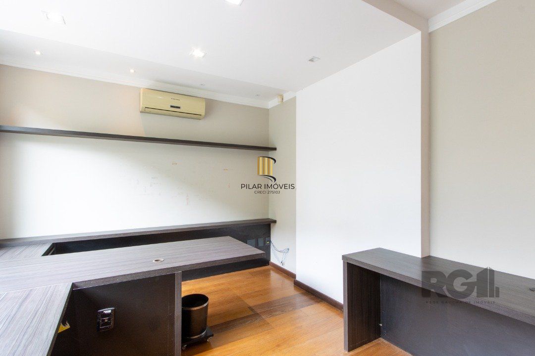 Excelente casa comercial com aproximadamente 300m² de área construída