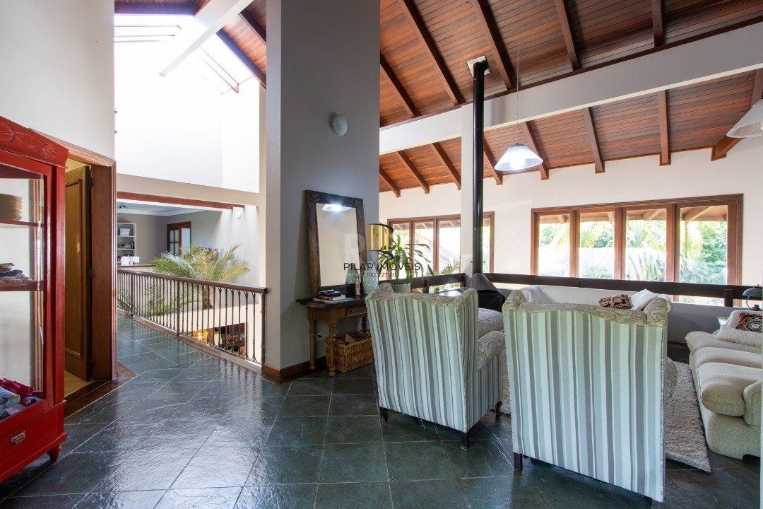 Casa de Condomínio 8 dormitórios no bairro Cavalhada