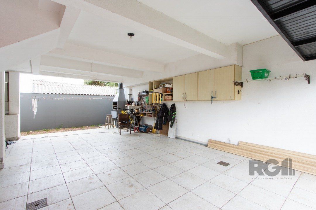 Casa 3 dormitórios no bairro Camaquã