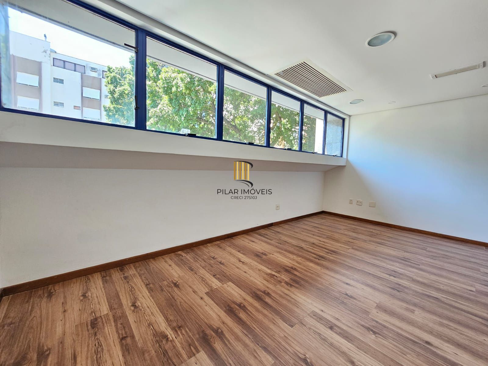 Conjunto comercial na Rua Quintino Bocaíuva