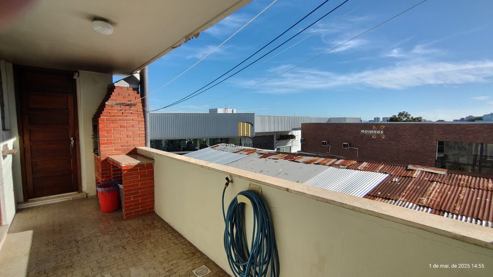 Apartamento de 4 dormitórios, 2 suítes, sacada, living para 2 ambientes bem amplo.