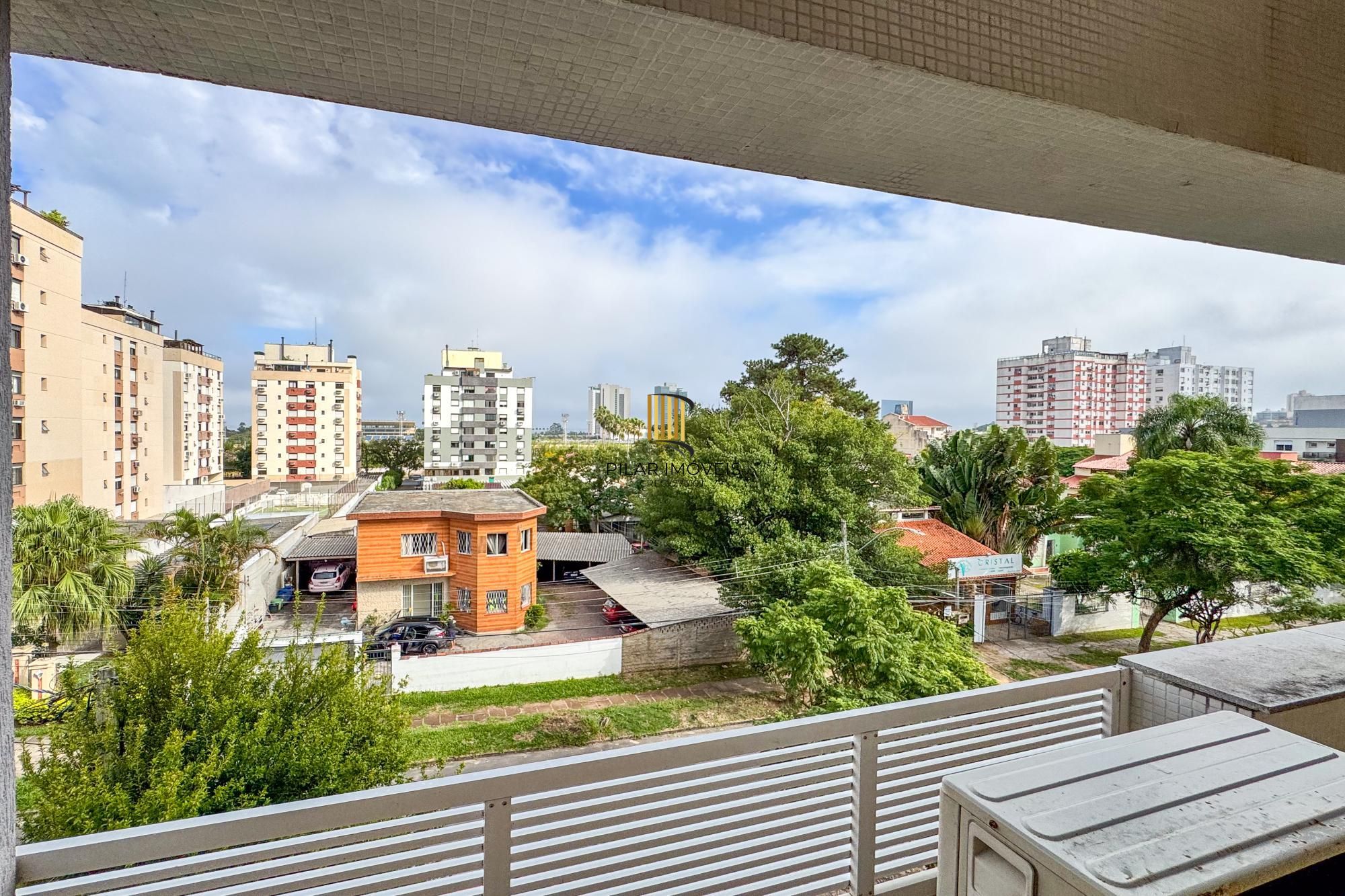 Apartamento 03 Suítes bairro Cristal, 88,97m² de área privativa, semimobiliada e 02 vagas de garagens cobertas.