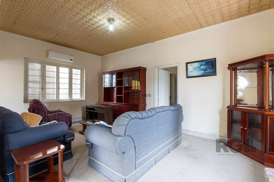 Casa 5 dormitórios no bairro Ipanema