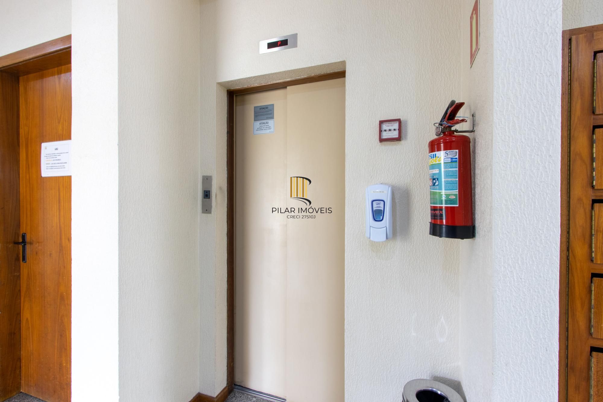 Cobertura com 2 dormitórios na Tristeza. Possibilidade de 3 dormitórios!