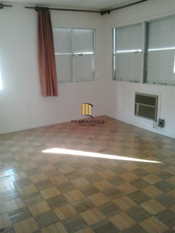 Casa para Venda - 250m², 5 dormitórios, 6 vagas - Menino Deus