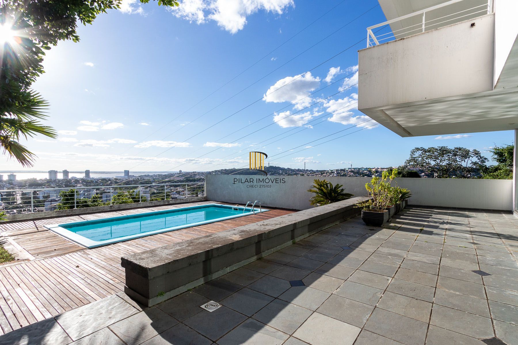 Casa para Venda - 470m², 3 dormitórios, sendo 1 suites, 6 vagas - Nonoai