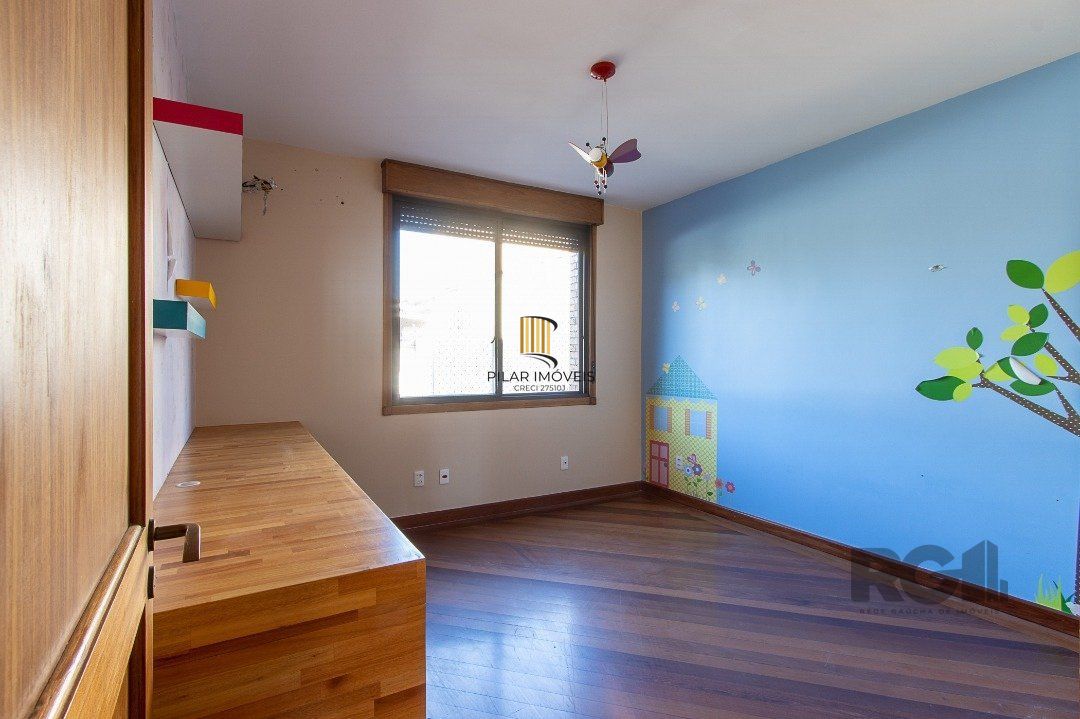 Excelente casa de 3 andares em condomínio fechado