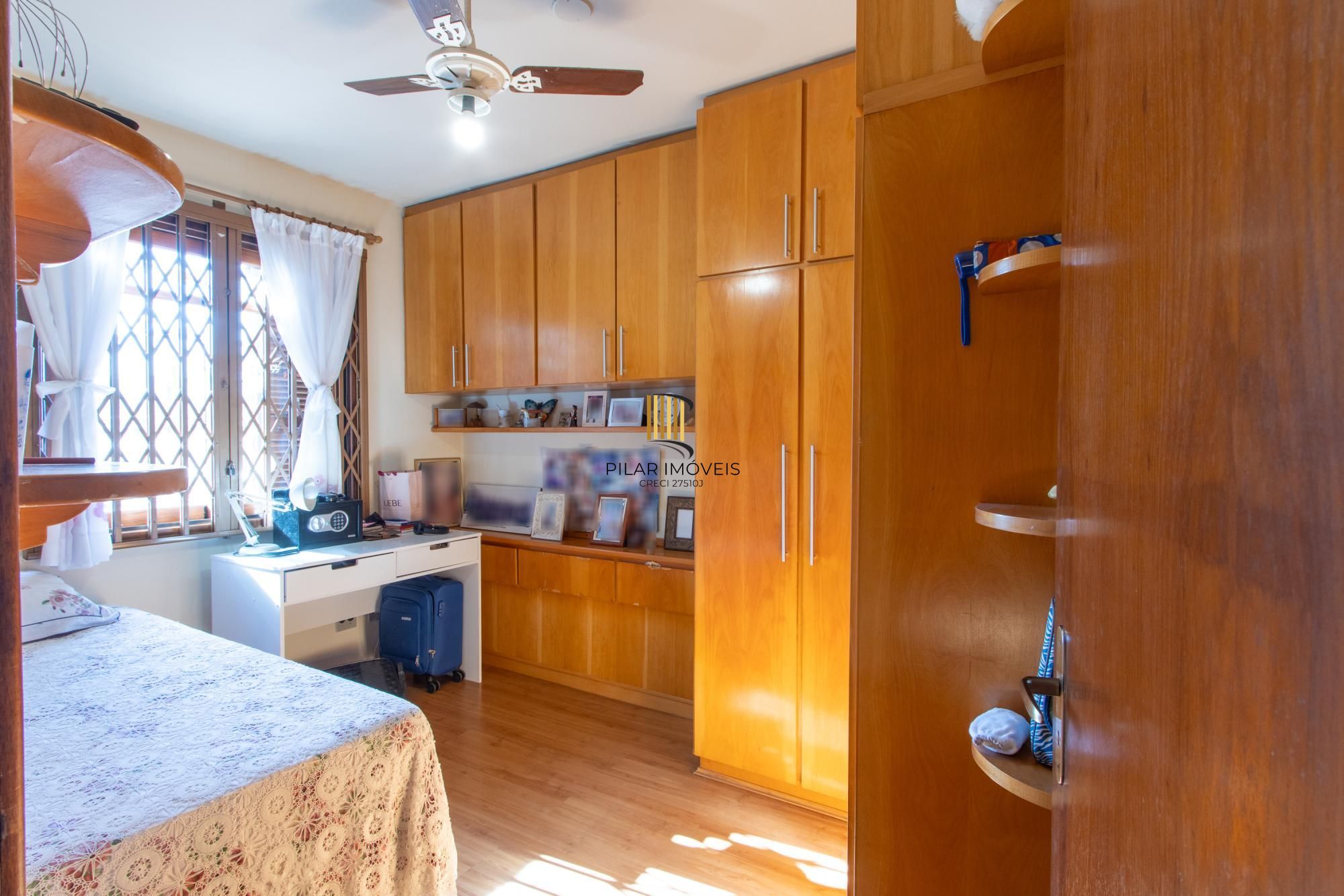 CASA EM CONDOMÍNIO NO BAIRRO IPANEMA — 4 DORMITÓRIOS (2 SUÍTES) — 2 VAGAS