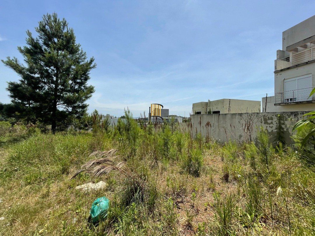Terreno à venda no bairro Guarujá, com área total de 332,91m²