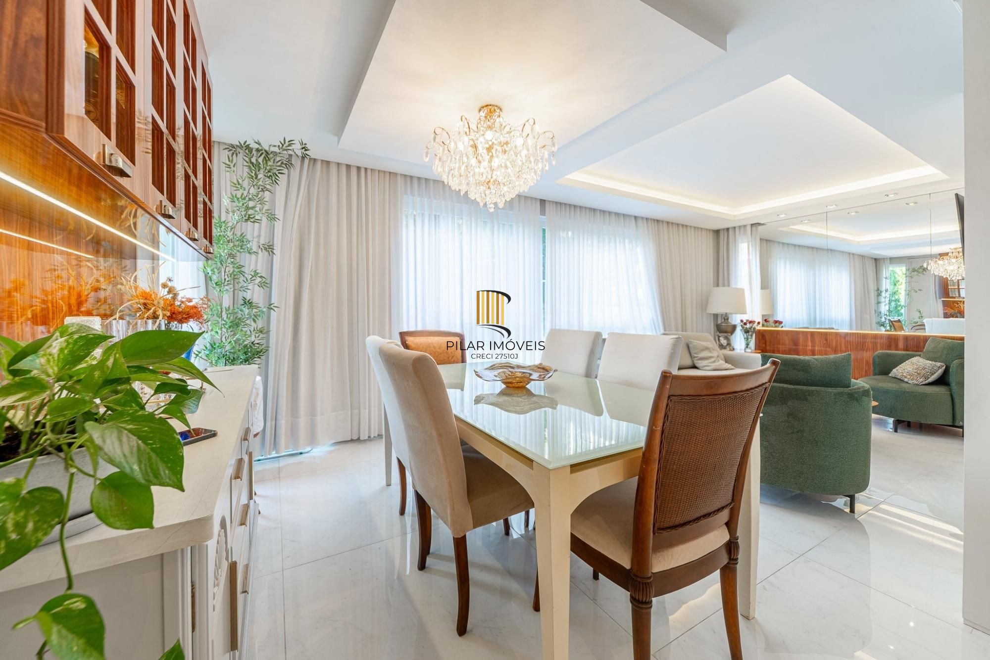 Apartamento 3 dormitórios, sendo 3 suítes e 2 vagas no Petropolis