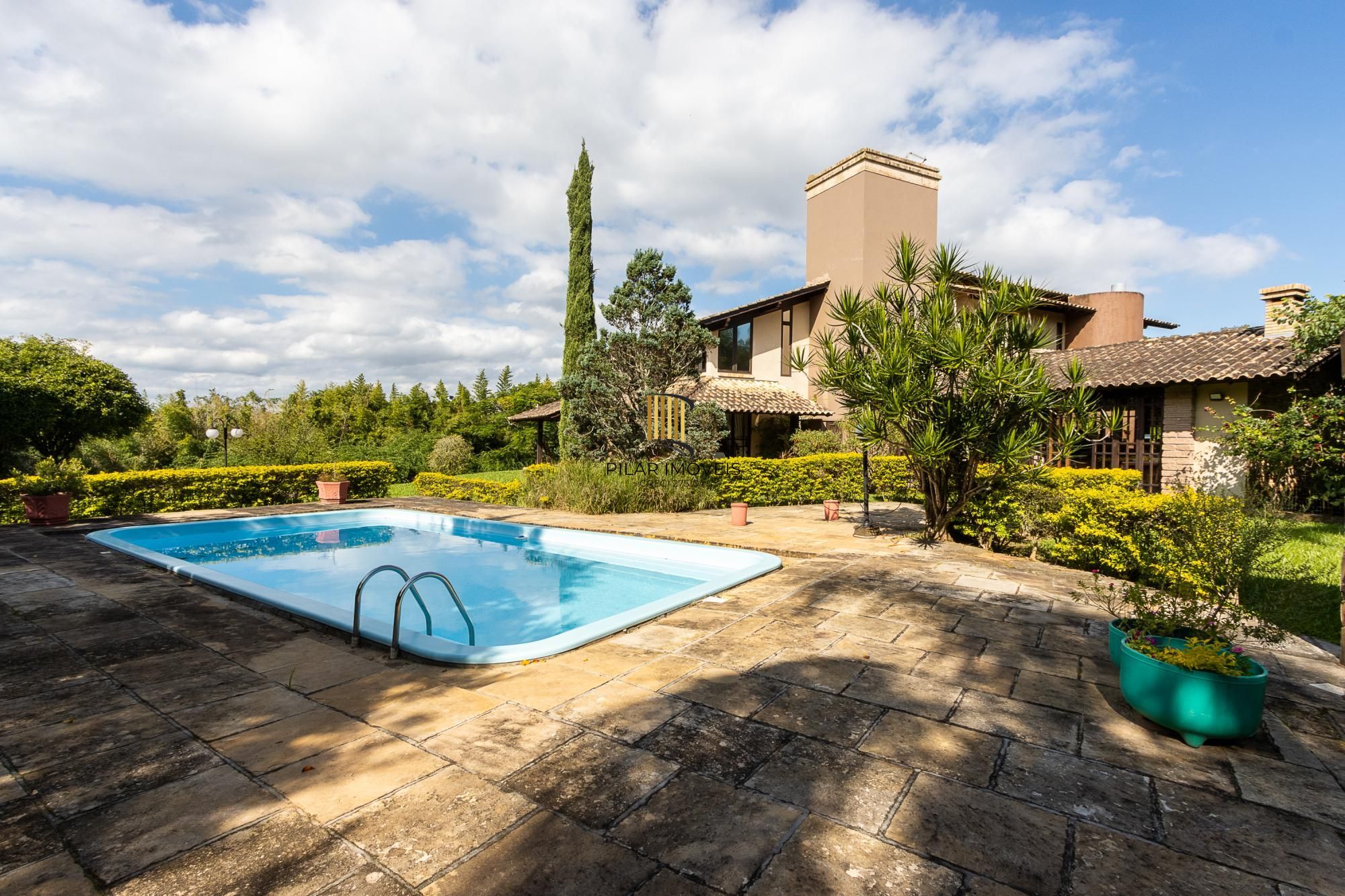 Casa em condomínio á venda com 6 dormitórios em Porto Alegre
