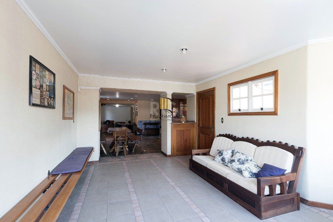 Casa para Venda - 320m², 5 dormitórios, sendo 2 suites, 3 vagas - Tristeza