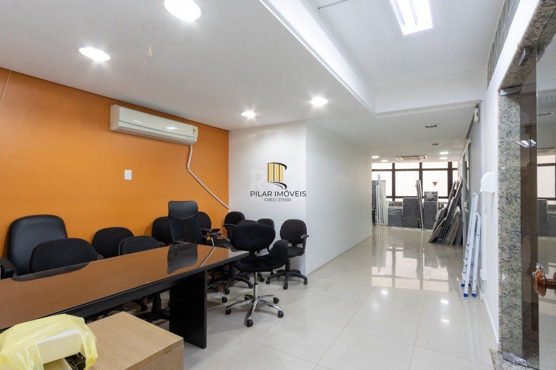 Sala em andar inteiro com 141,77 m2 privativos