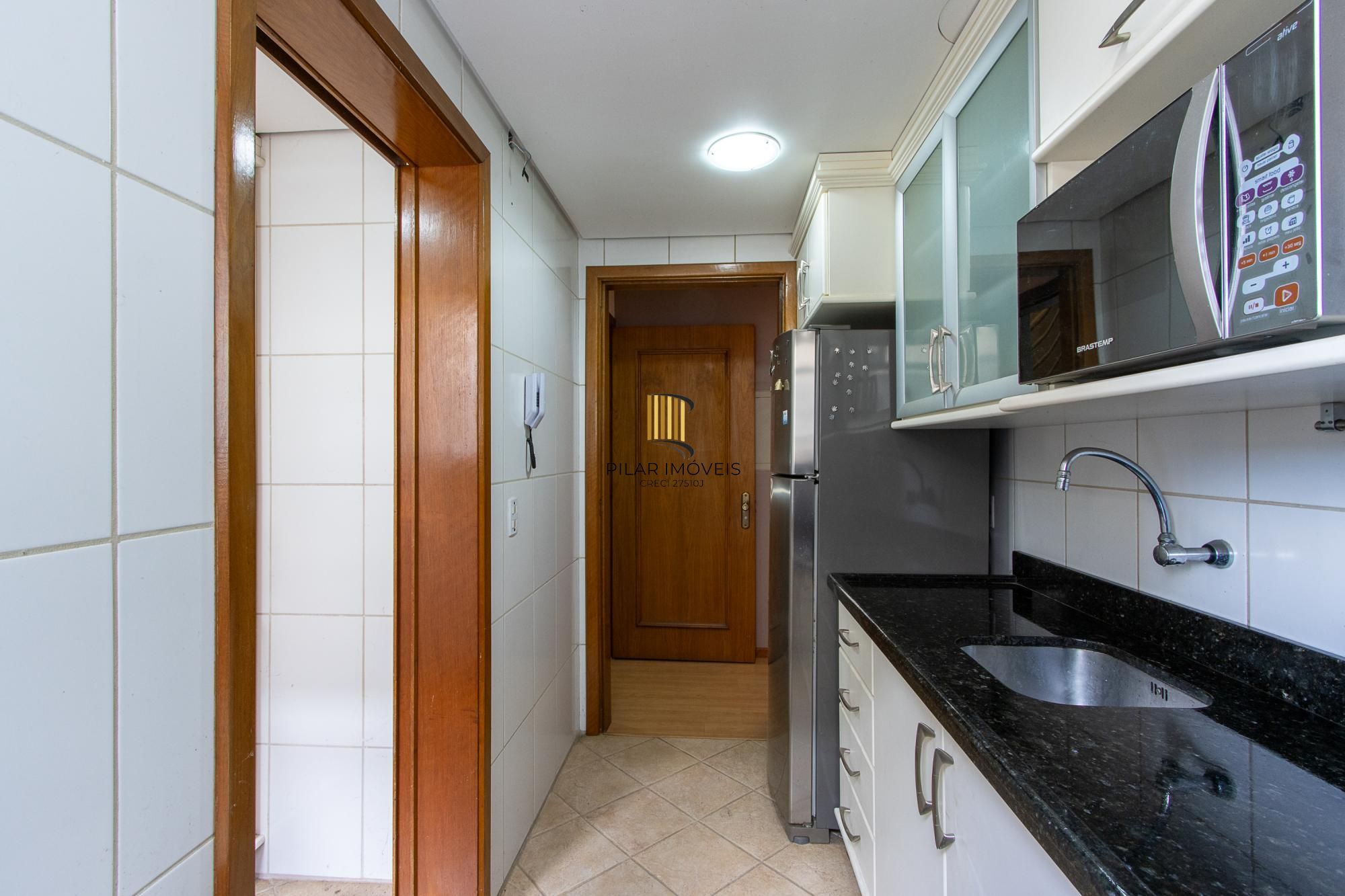 Apartamento com 2 dormitórios (reversível para 3) e 1 vaga escriturada  à venda no coração de Ipanema