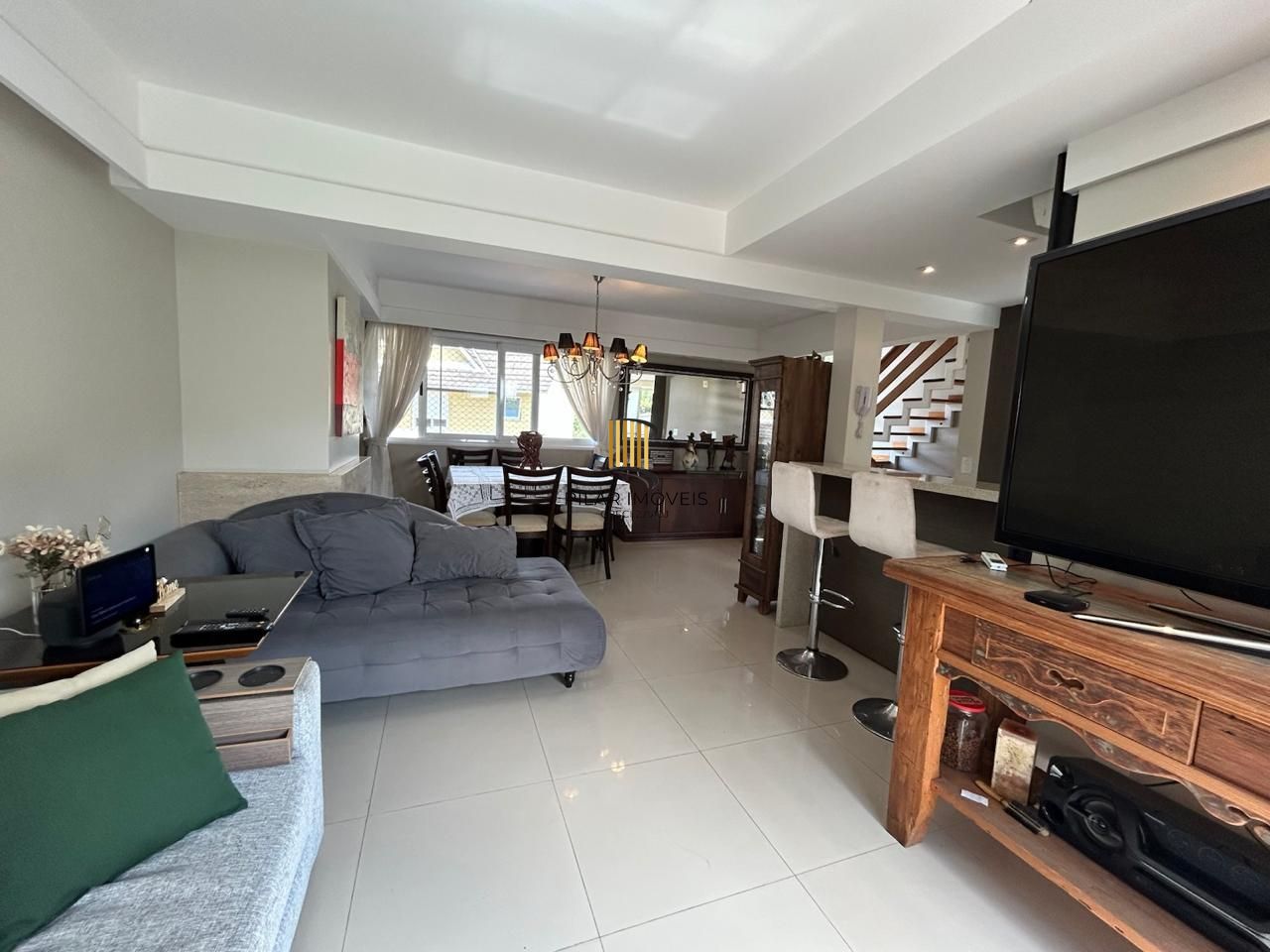 Casa condomínio | 3 dormitórios | 1 Suíte | 240,82 Privativos | 2 Vagas | Bairro Teresópolis