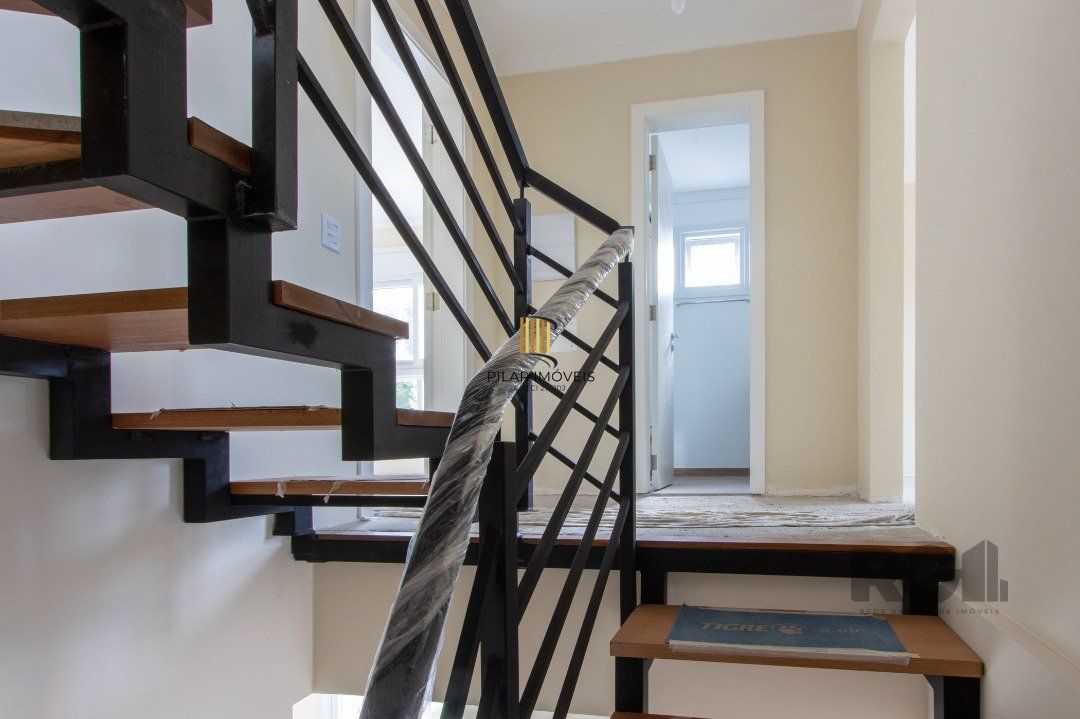 Casa 2 dormitórios no bairro Guarujá