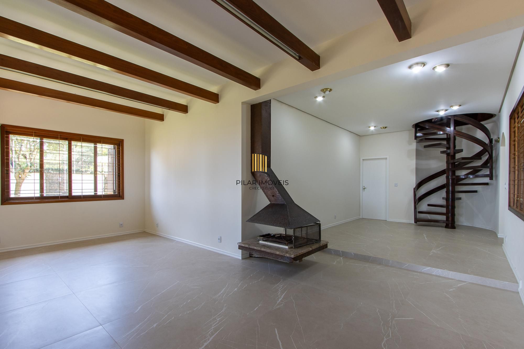 Casa com 2 dormitórios 3 banheiros. lareira e churrasqueira, e com arquitetura moderna.