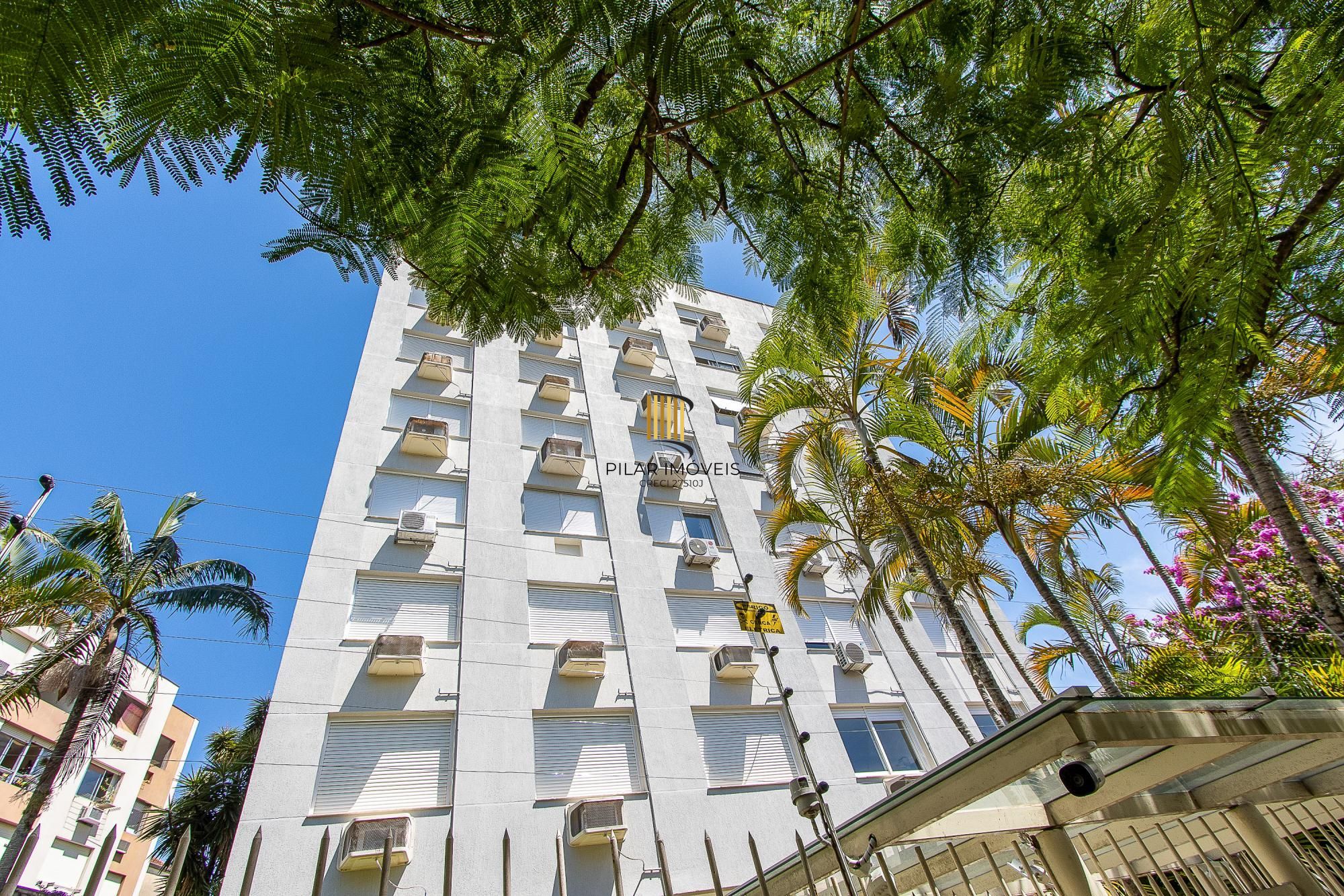 Cobertura com 2 dormitórios, incluindo 1 suíte.