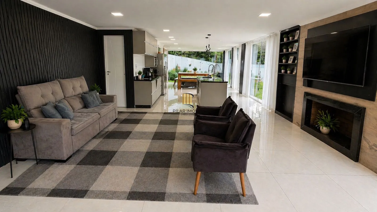 CASA TOTALMENTE MOBILIADA, 3 SUITE, 3 VAGAS - BAIRRO HIPICA