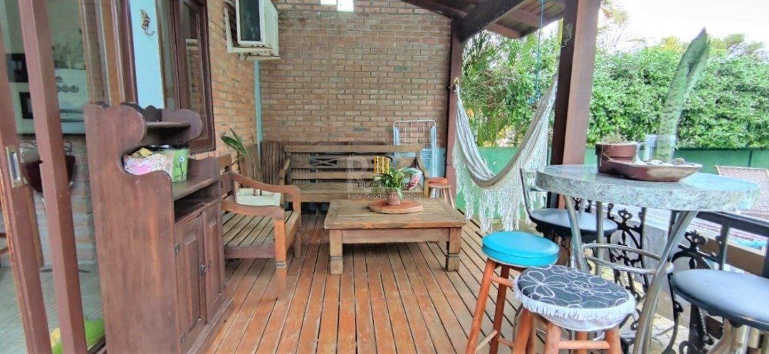 Casa para Venda - 179m², 3 dormitórios, sendo 1 suites, 5 vagas - Hípica