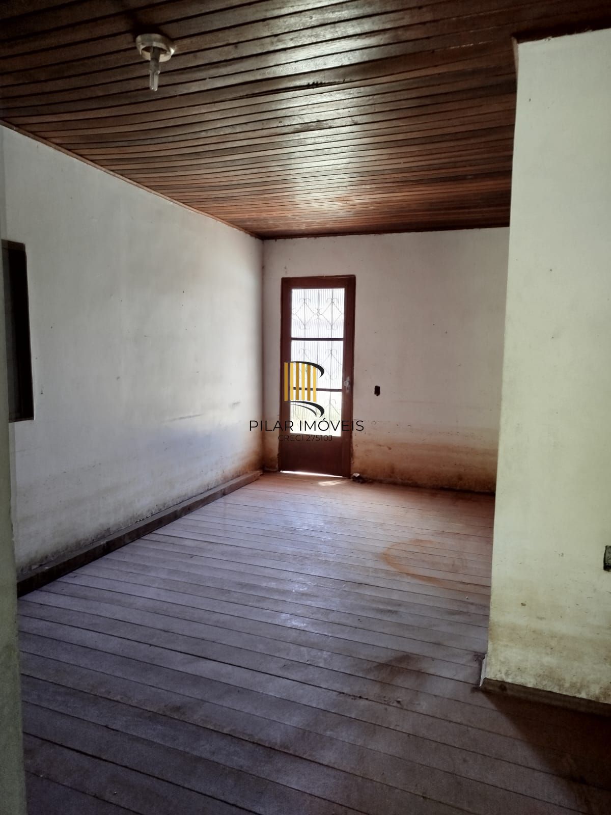 CASA TERREA COM 1 DORMITÓRIO, BAIRRO GUARUJA