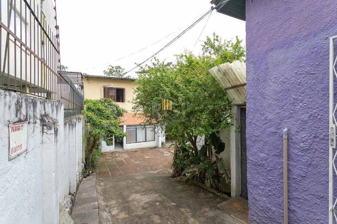 Casa para Venda - 0.01m², 5 dormitórios, 10 vagas - Petrópolis