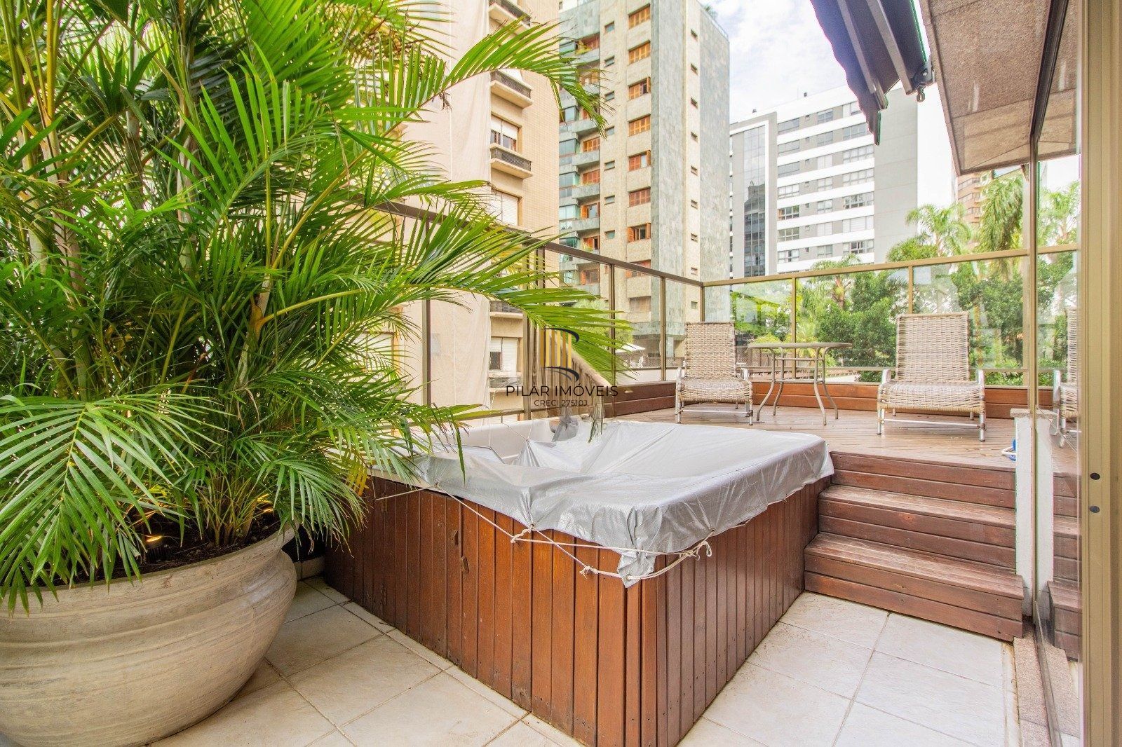 Apartamento Garden com 202m² e 3 dormitórios, 3 suítes, 3 vagas