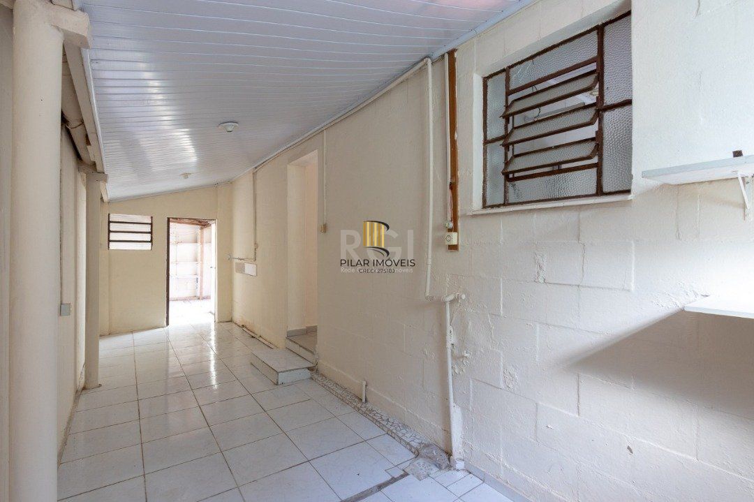Casa térrea no Residencial Butui, possui 3 dormitórios, living espaçoso, cozinha funcional, banheiro social, área de serviço independente e pátio privativo